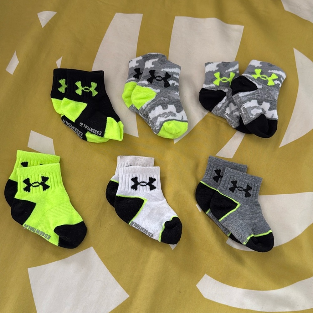 Under Armour 6 pack Infant Socks - size 0-6 month
